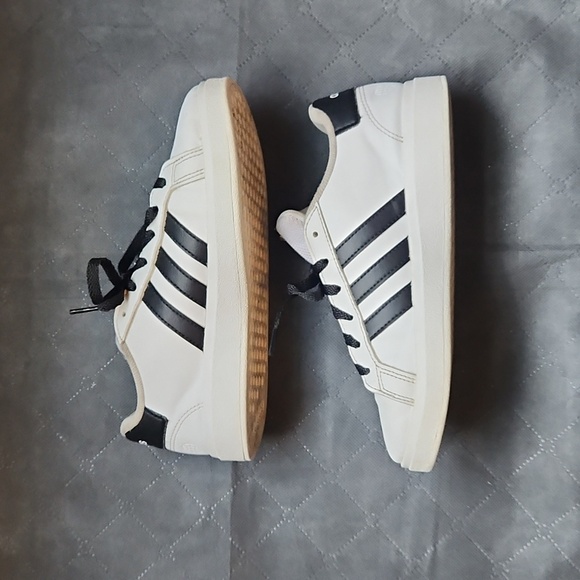 Adidas Grand Court Classic White and Black Shoes Size 2Y - Picture 4 of 7